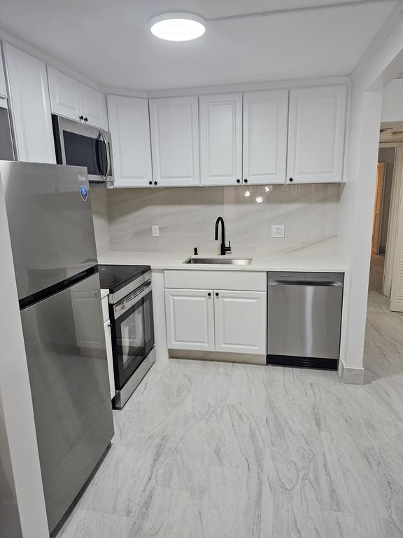 555 Purdy Lane 114, Palm Springs, FL 33461