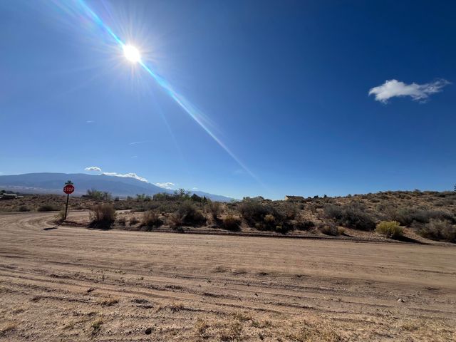 5530 Teton Avenue NE, Rio Rancho, NM 87144