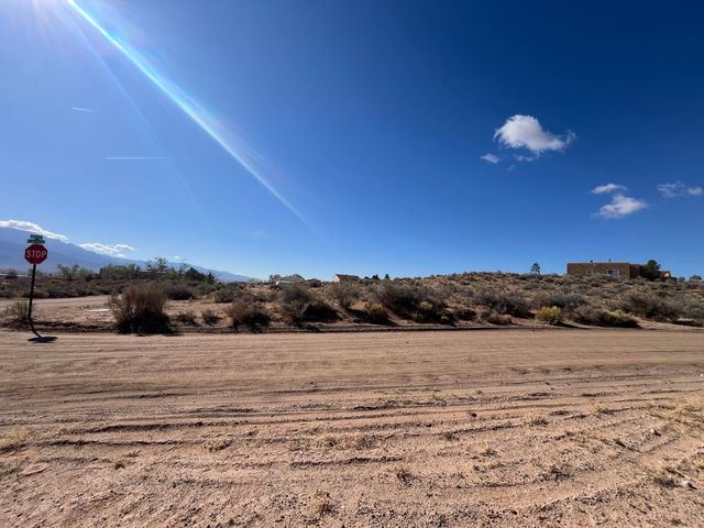5530 Teton Avenue NE, Rio Rancho, NM 87144