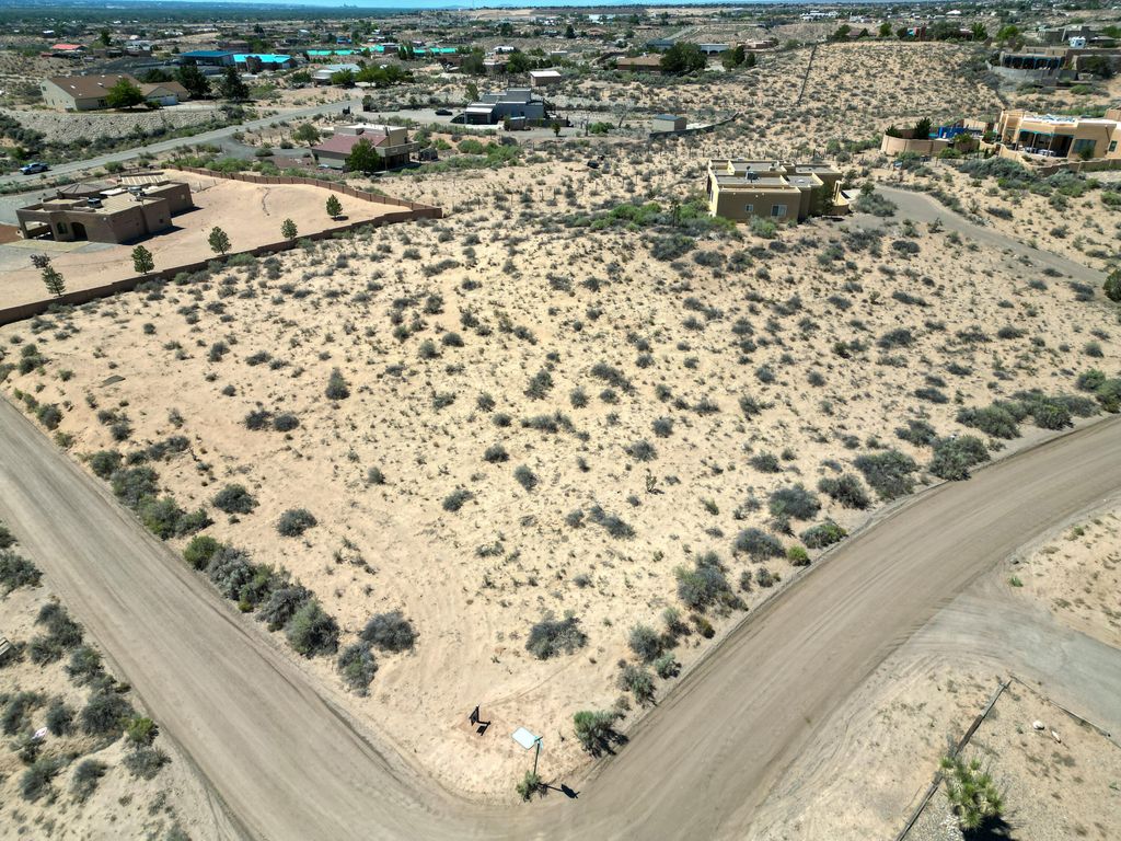 5530 Teton Avenue NE, Rio Rancho, NM 87144