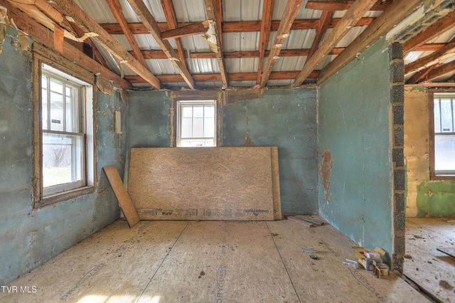 225 Duncan Lane, Bristol, TN 37620