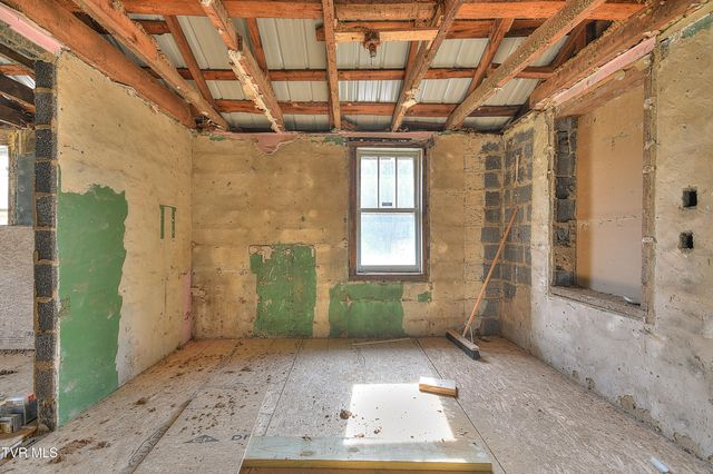 225 Duncan Lane, Bristol, TN 37620