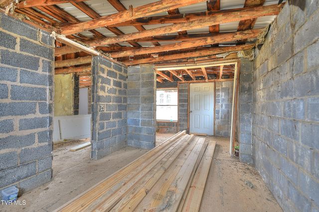 225 Duncan Lane, Bristol, TN 37620