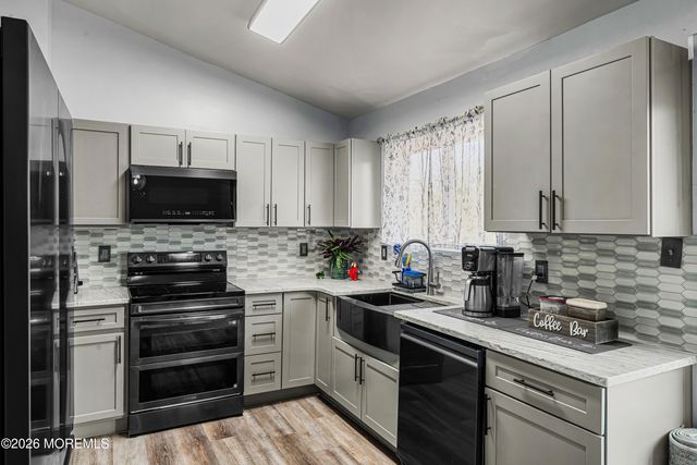 10 Red Coat Drive, Barnegat, NJ 08005