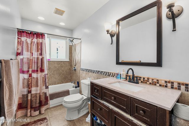 10 Red Coat Drive, Barnegat, NJ 08005