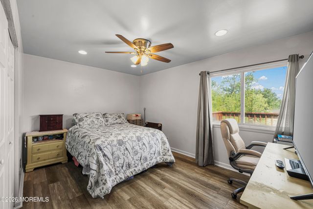 10 Red Coat Drive, Barnegat, NJ 08005