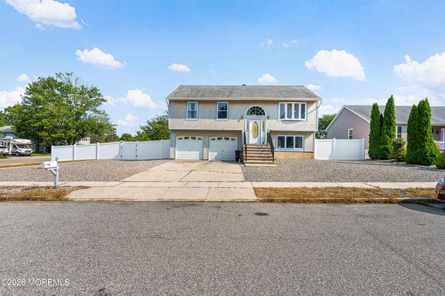 10 Red Coat Drive, Barnegat, NJ 08005