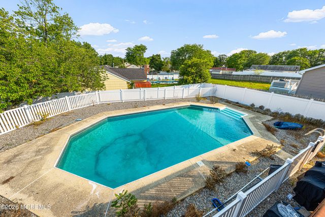 10 Red Coat Drive, Barnegat, NJ 08005