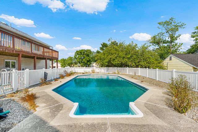 10 Red Coat Drive, Barnegat, NJ 08005