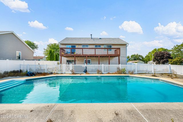 10 Red Coat Drive, Barnegat, NJ 08005