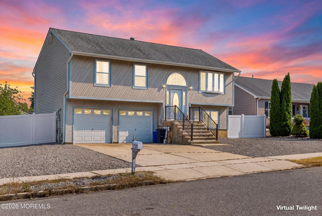 10 Red Coat Drive, Barnegat, NJ 08005