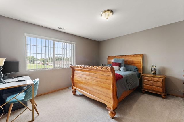 2035 W 75th Place 21, Merrillville, IN 46410