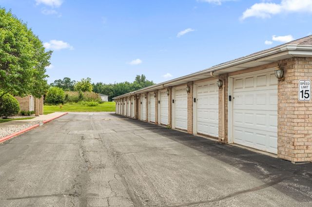 2035 W 75th Place 21, Merrillville, IN 46410