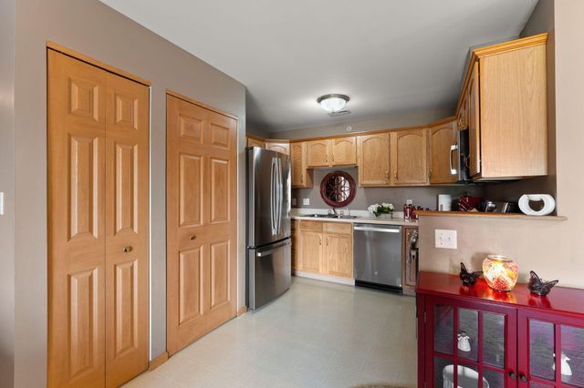 2035 W 75th Place 21, Merrillville, IN 46410