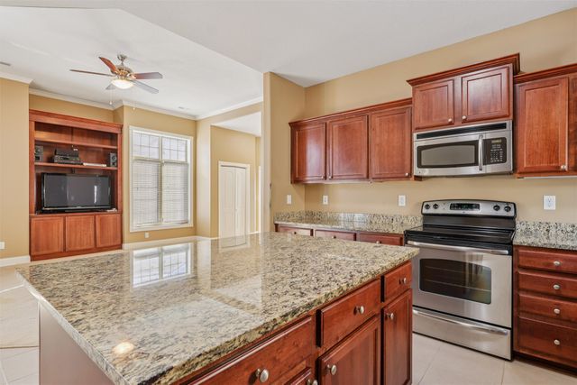 645 65th Place 165, West Des Moines, IA 50266