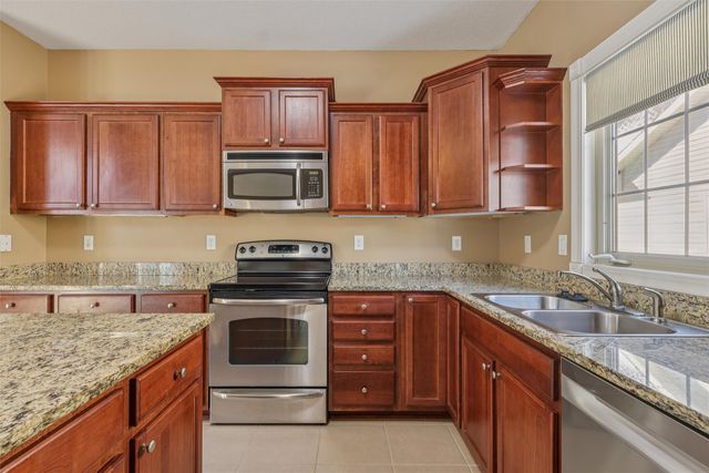 645 65th Place 165, West Des Moines, IA 50266