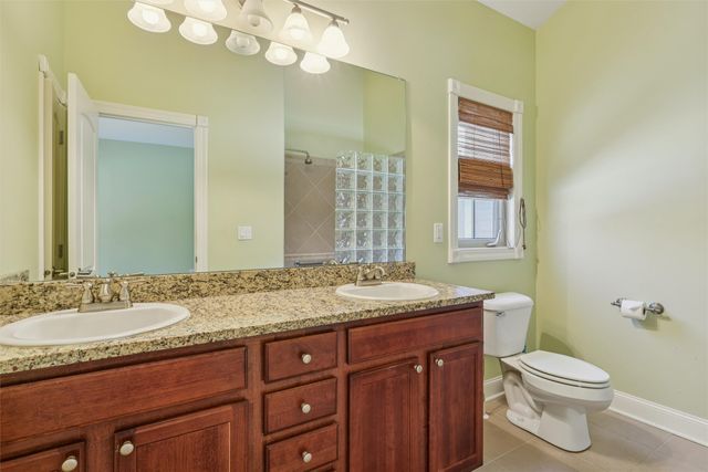 645 65th Place 165, West Des Moines, IA 50266