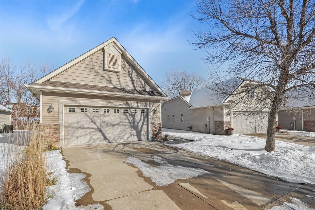 645 65th Place 165, West Des Moines, IA 50266