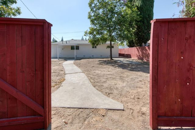 53 N Dewitt Avenue, Clovis, CA 93612