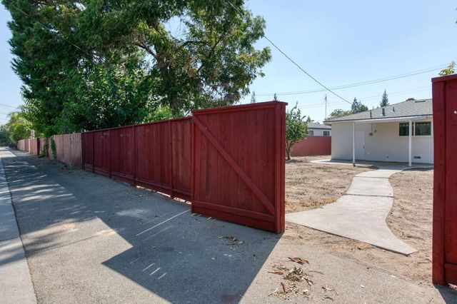 53 N Dewitt Avenue, Clovis, CA 93612