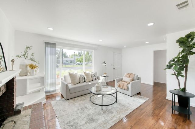 53 N Dewitt Avenue, Clovis, CA 93612