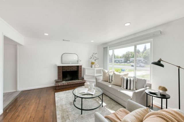 53 N Dewitt Avenue, Clovis, CA 93612