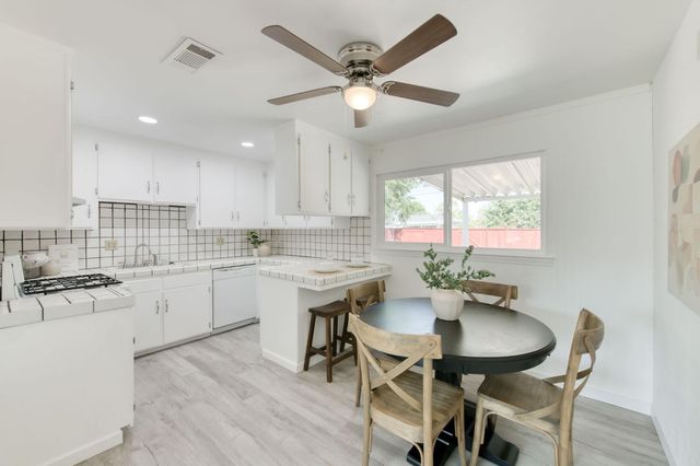 53 N Dewitt Avenue, Clovis, CA 93612
