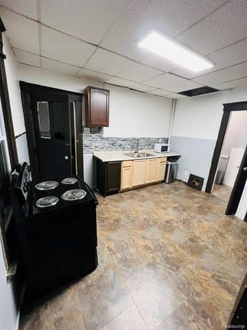 7720 E Canfield Street, Detroit, MI 48214