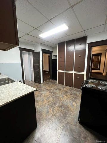 7720 E Canfield Street, Detroit, MI 48214