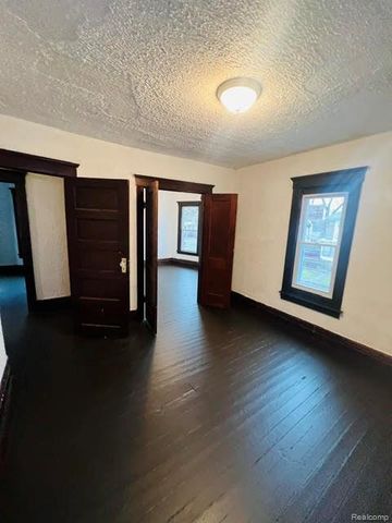 7720 E Canfield Street, Detroit, MI 48214