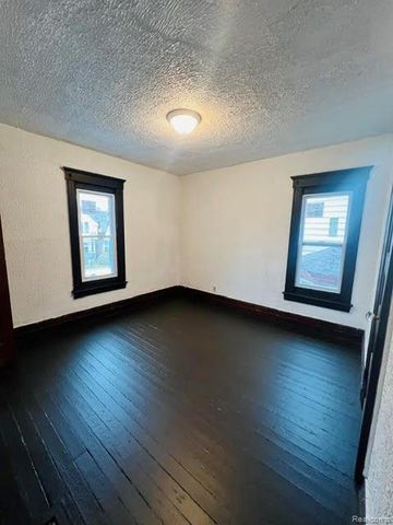 7720 E Canfield Street, Detroit, MI 48214