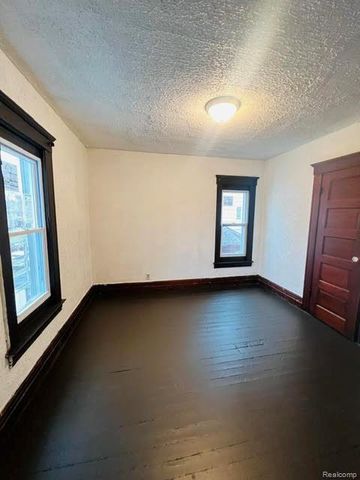 7720 E Canfield Street, Detroit, MI 48214