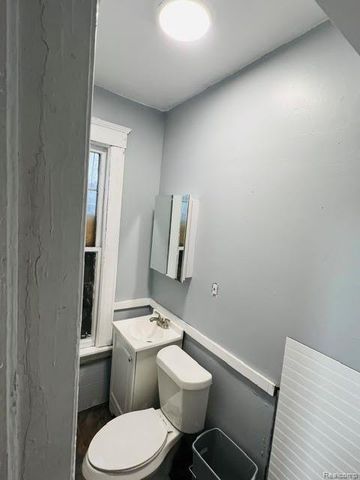 7720 E Canfield Street, Detroit, MI 48214