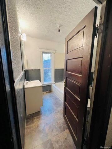 7720 E Canfield Street, Detroit, MI 48214