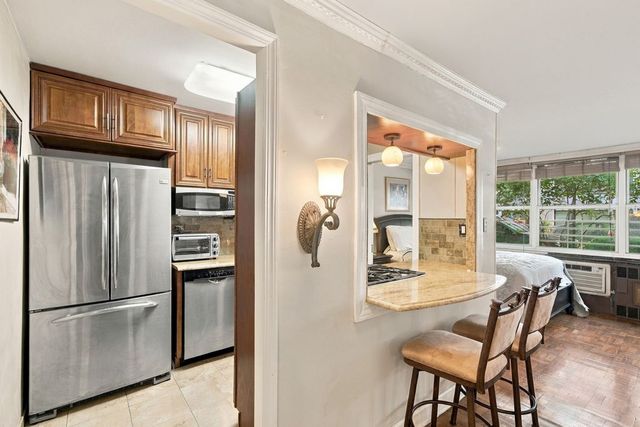 310 E 70th St Apt 1K, New York City, NY 10021