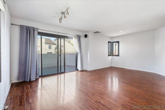 2287 Caminito Pasada 101, San Diego, CA 92107
