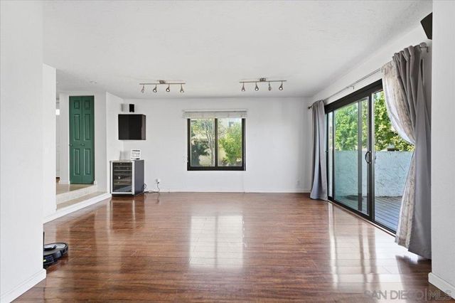 2287 Caminito Pasada 101, San Diego, CA 92107