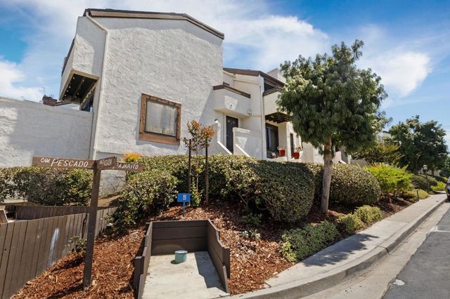 2287 Caminito Pasada 101, San Diego, CA 92107