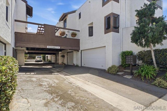 2287 Caminito Pasada 101, San Diego, CA 92107