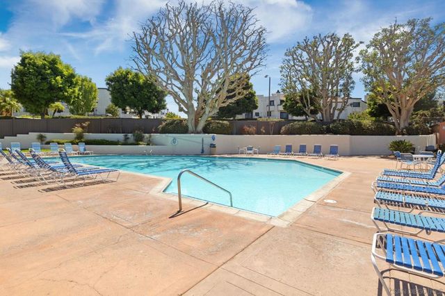 2287 Caminito Pasada 101, San Diego, CA 92107