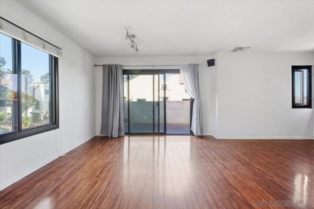 2287 Caminito Pasada 101, San Diego, CA 92107