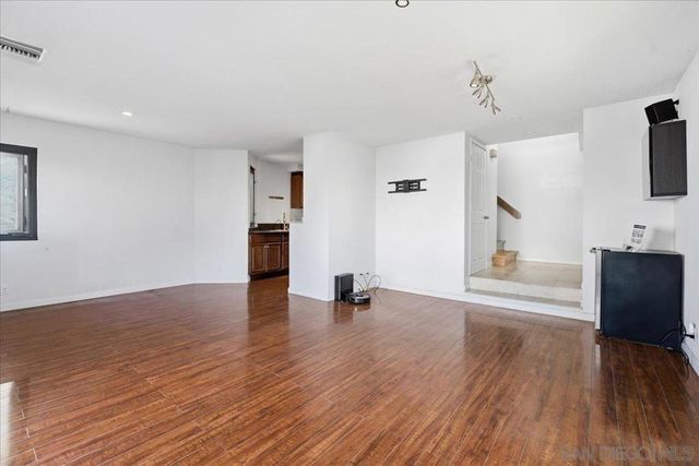 2287 Caminito Pasada 101, San Diego, CA 92107