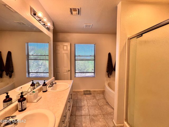 1291 Tee Up Way, Oro Valley, AZ 85737
