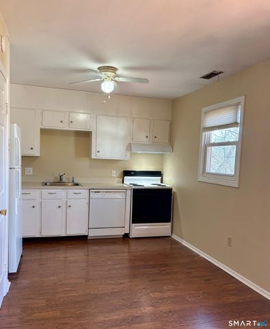 146 Carriage Path South 146, Milford, CT 06460