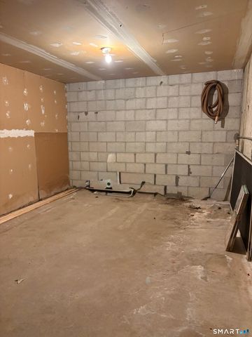 146 Carriage Path South 146, Milford, CT 06460