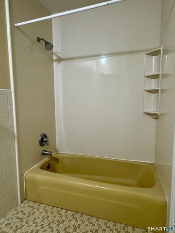 146 Carriage Path South 146, Milford, CT 06460