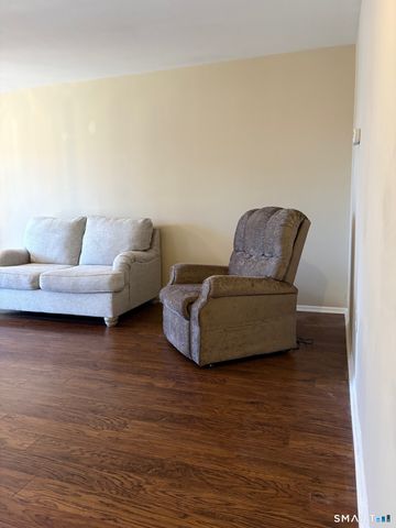 146 Carriage Path South 146, Milford, CT 06460