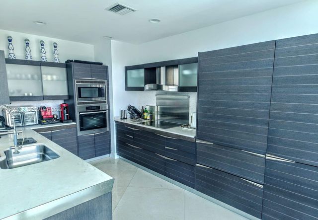200 Biscayne Boulevard Way 5001, Miami, FL 33131
