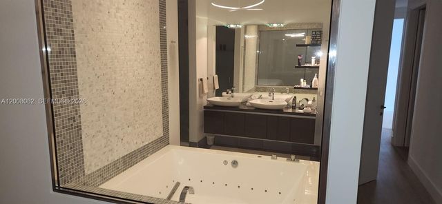 200 Biscayne Boulevard Way 5001, Miami, FL 33131