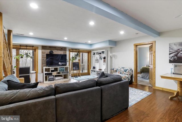 1400 CORE RD, Romney, WV 26757